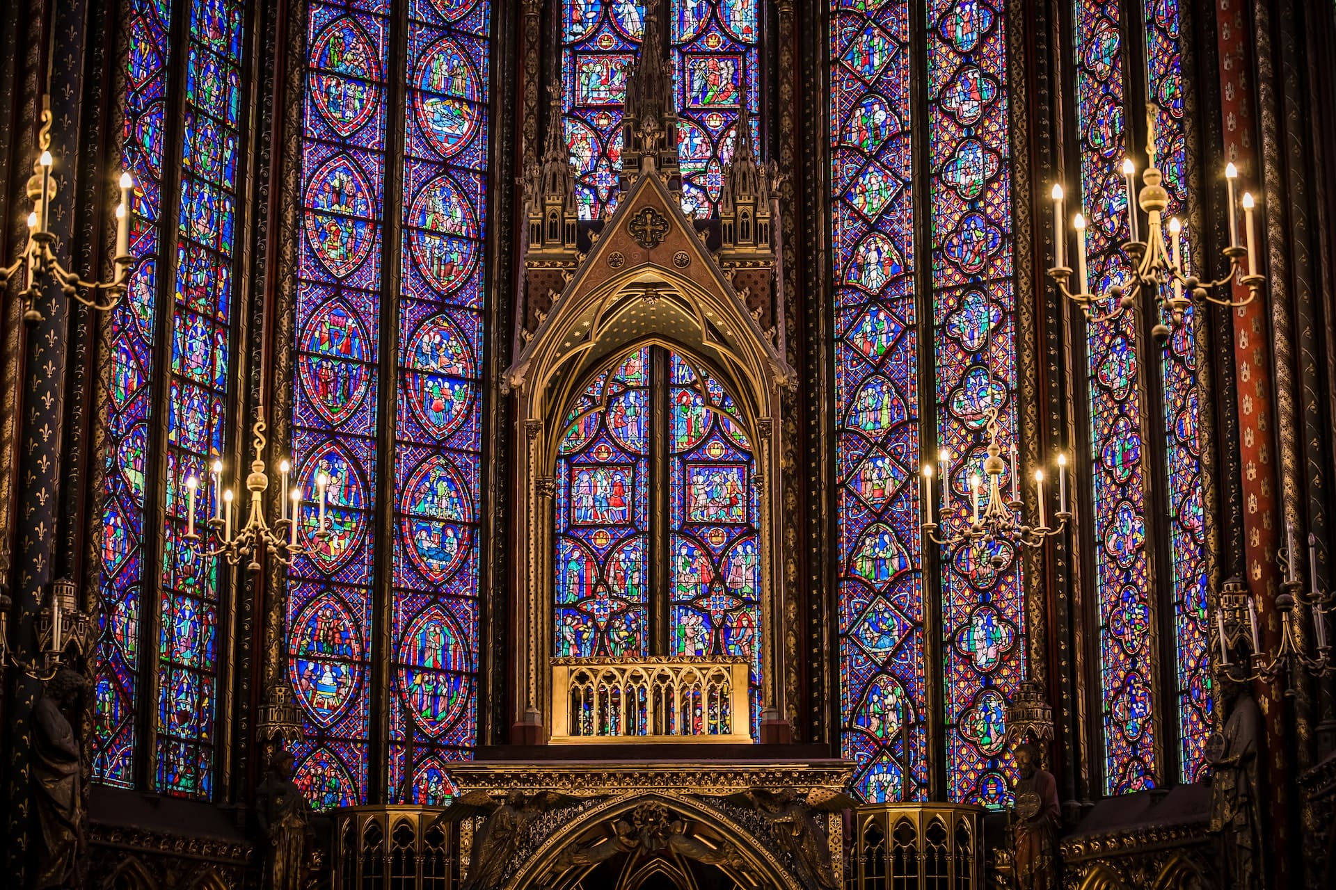 Photo intérieur de La Sainte Chapelle.